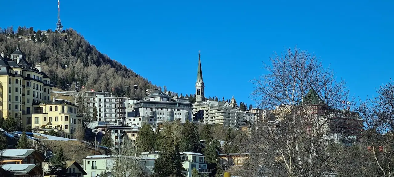 مطار زيورخ (ZRH) → سانت موريتز سائق خاص